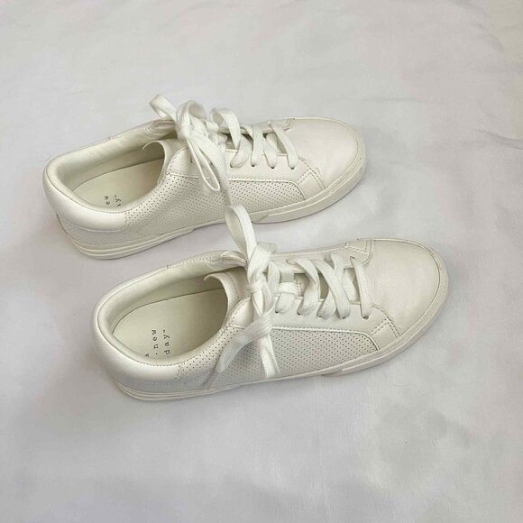 A New Day Maddison White Sneakers Size 7 - Picture 1 of 5